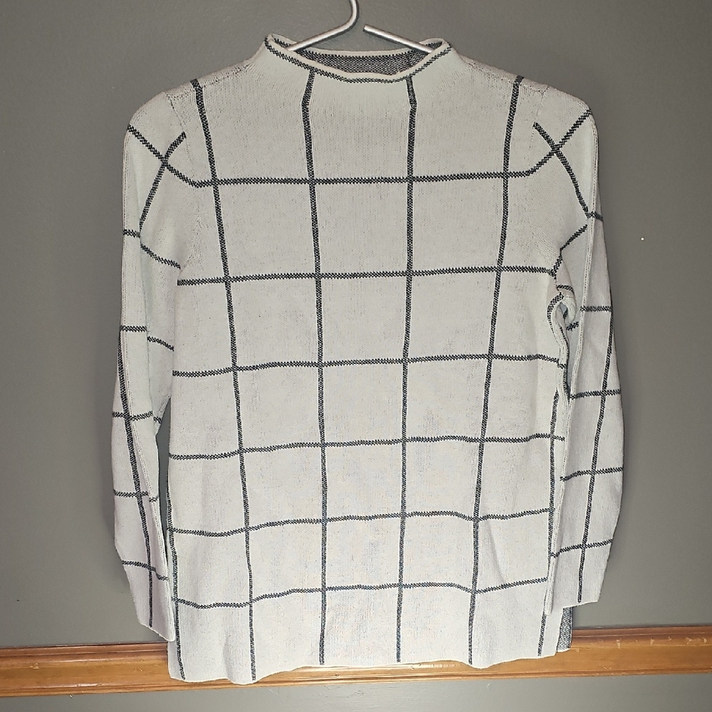 LOFT Women's Cream and Black Checkered Sweater